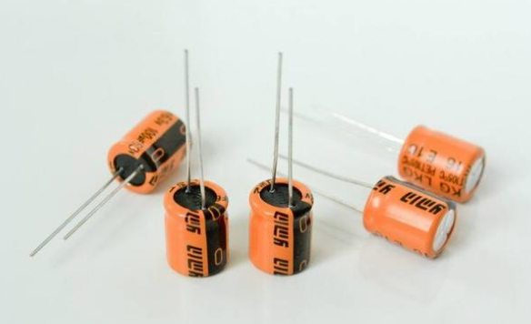 「NIPPON CHEMI-CON」電解電容極性接錯會爆炸，如何避免？